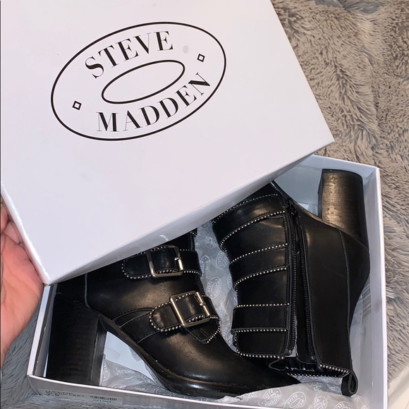 Steve Madden Black Bootie Heels - Picture 5 of 5